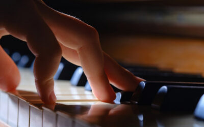 Az angol és a bécsi mechanikás zongora között van különbség?